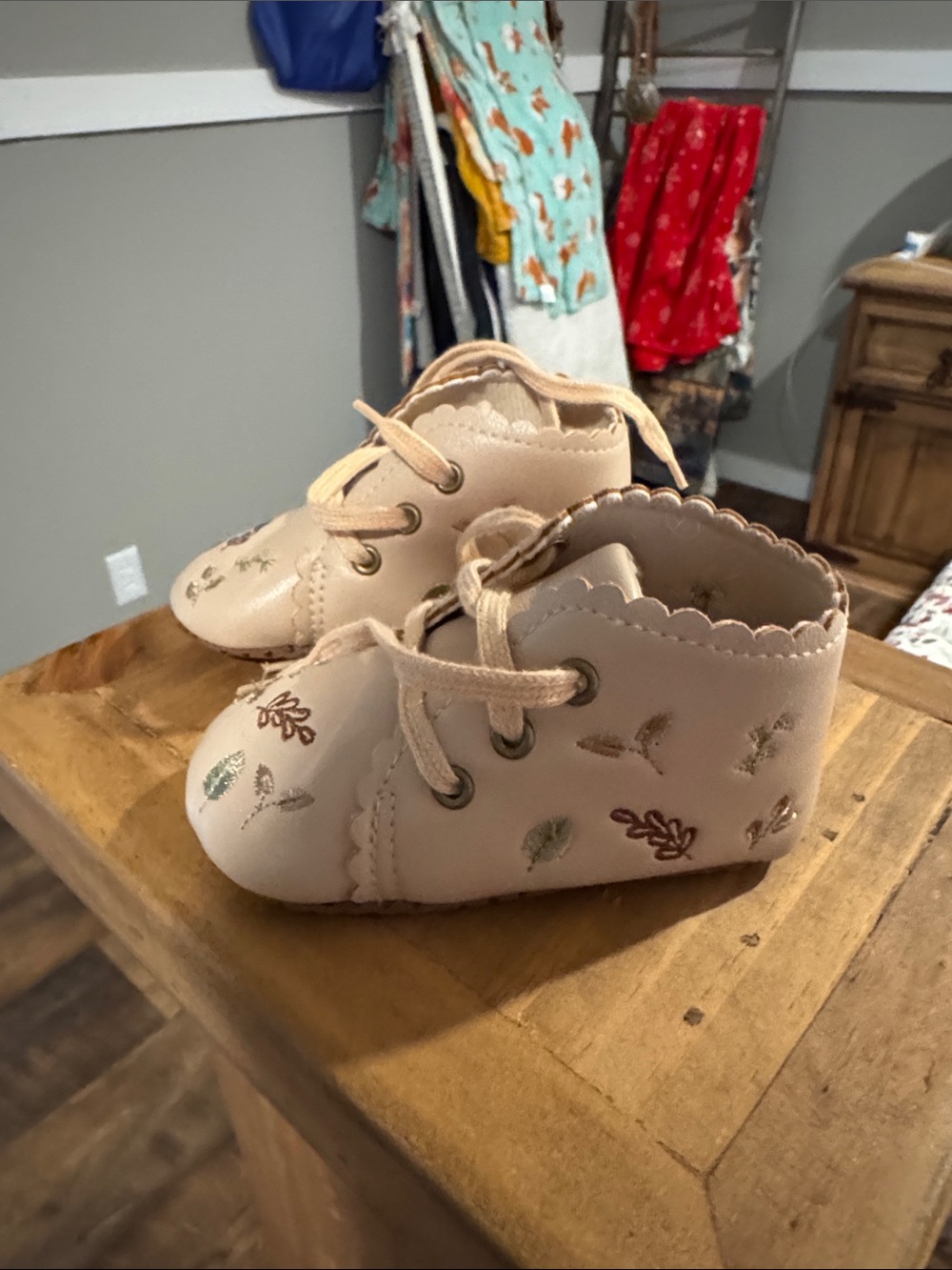 Kids Soft Leather Lace-Up Shoes in Pale Pink with Embroidered Leaves
